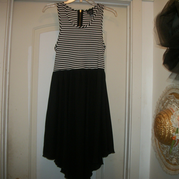 FRENCH STRIPES ON THE BOARDWALK DRESS RUE 21 L - Picture 1 of 6
